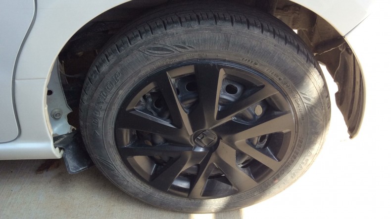 タイヤホイール前