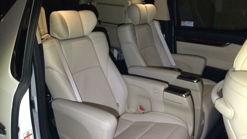 内装後方シート