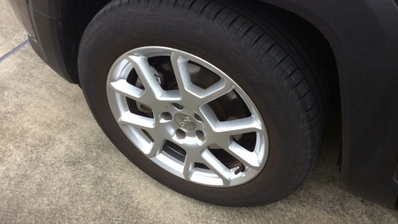 タイヤホイール前