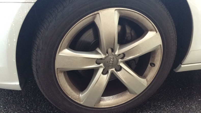 タイヤホイール前