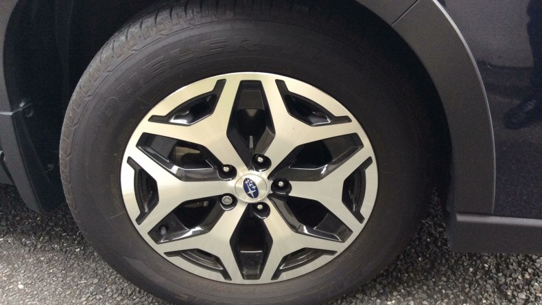 タイヤホイール前