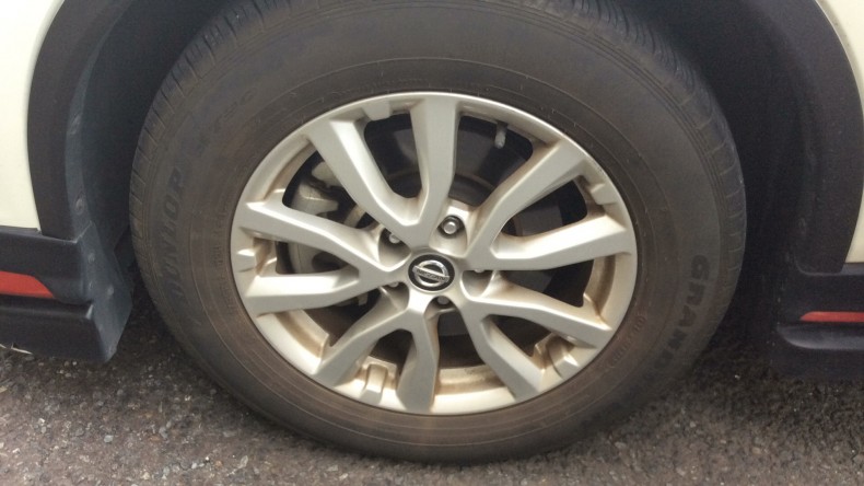 タイヤホイール前