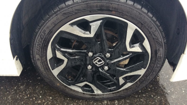 タイヤホイール前