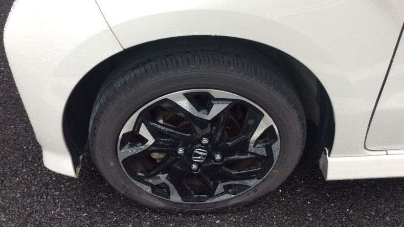 タイヤホイール前