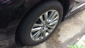 タイヤホイール前