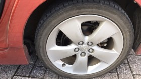 タイヤホイール前