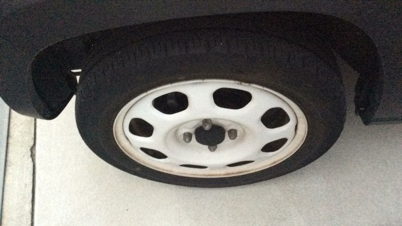 タイヤホイール前