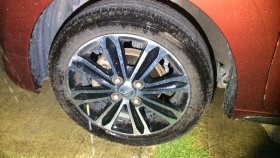 タイヤホイール前