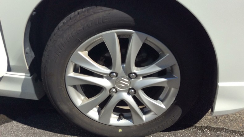 タイヤホイール前