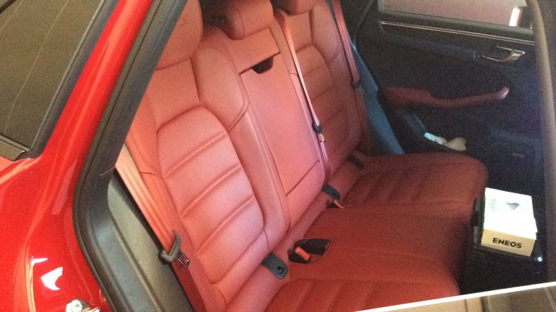 内装後方シート