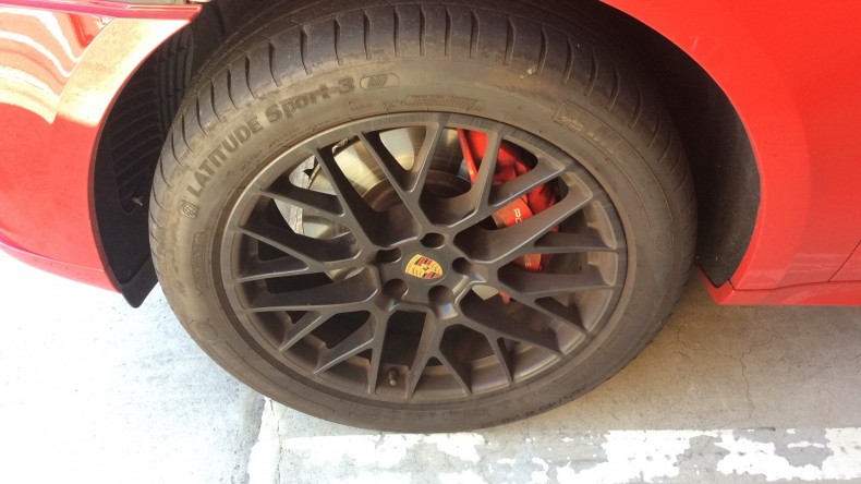 タイヤホイール前