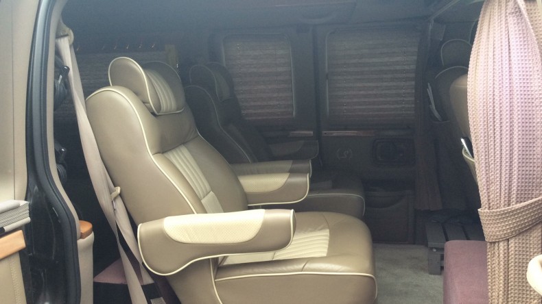 内装後方シート