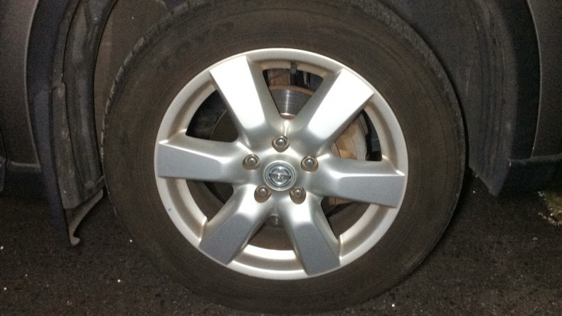 タイヤホイール前