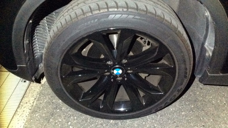 タイヤホイール前