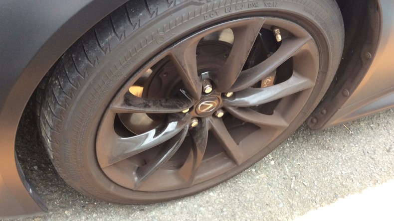 タイヤホイール前