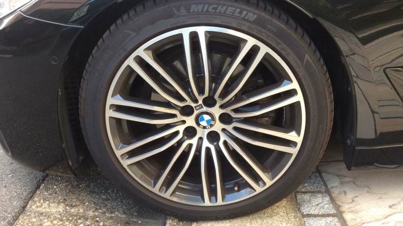 タイヤホイール前