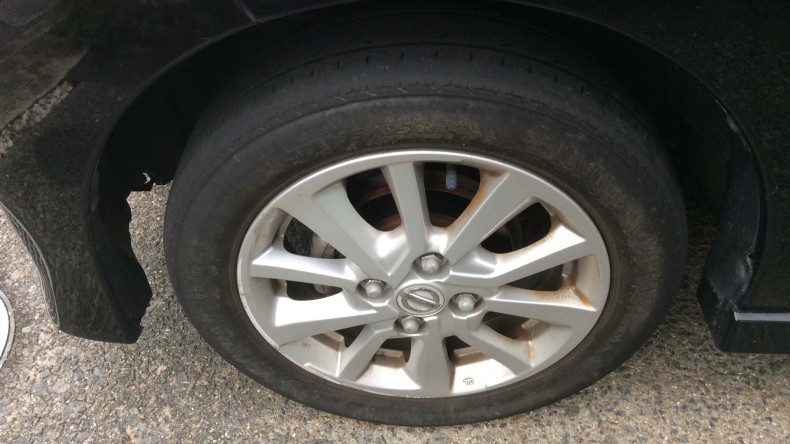 タイヤホイール前