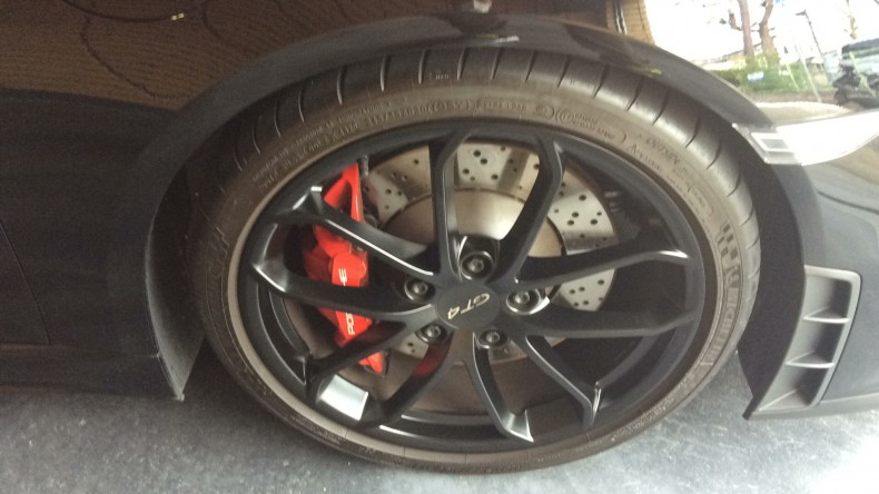 タイヤホイール前