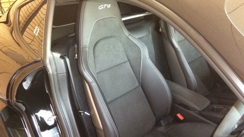 内装後方シート