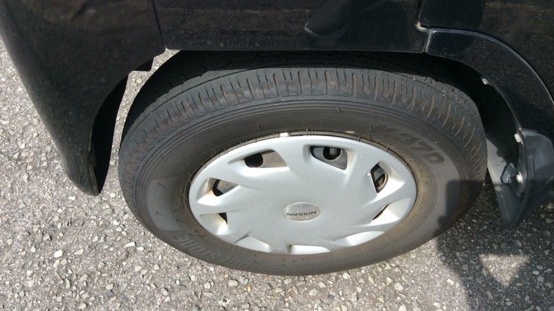 タイヤホイール前