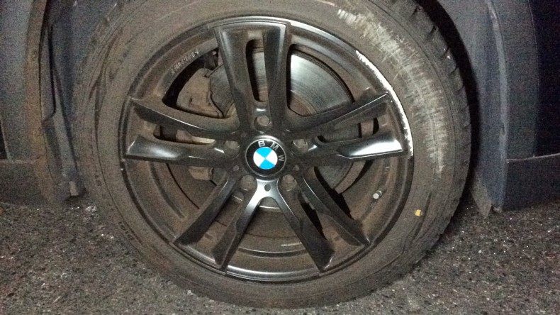 タイヤホイール前