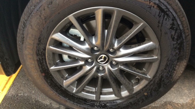 タイヤホイール前