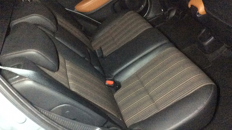 内装後方シート