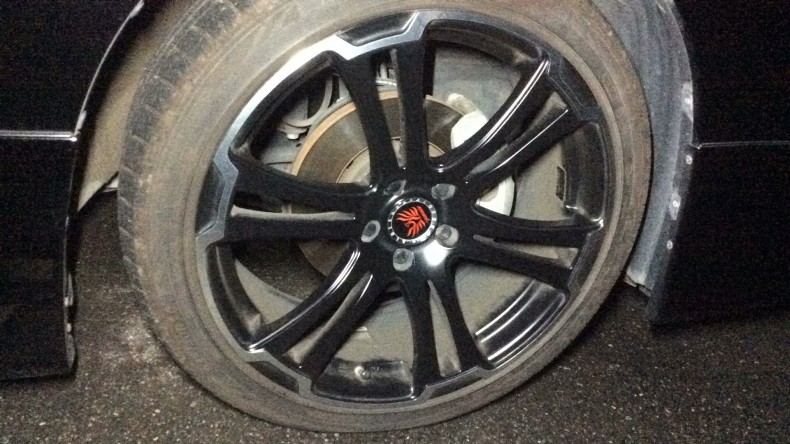 タイヤホイール前