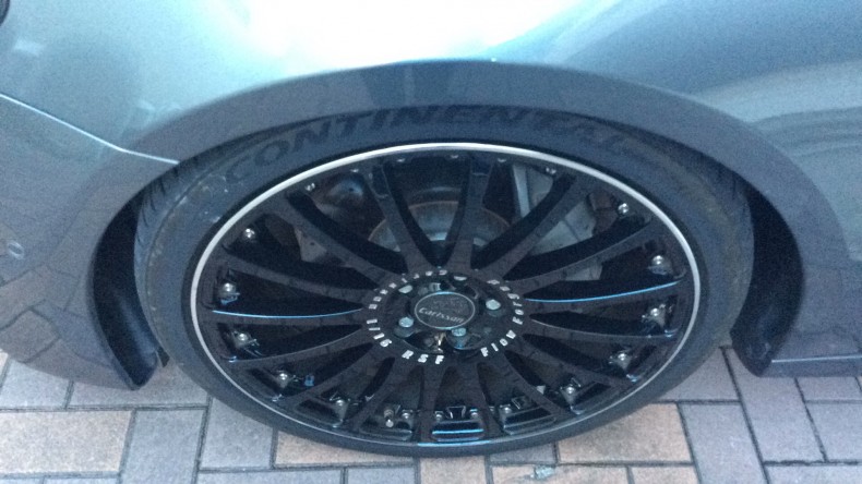 タイヤホイール前