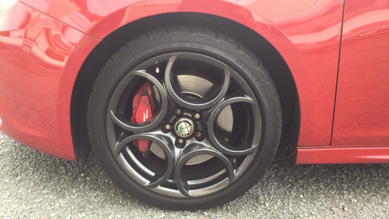 タイヤホイール前