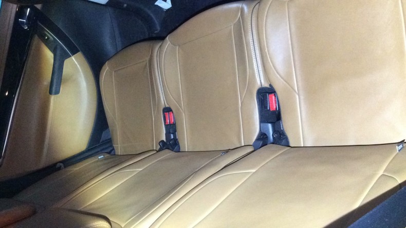 内装後方シート