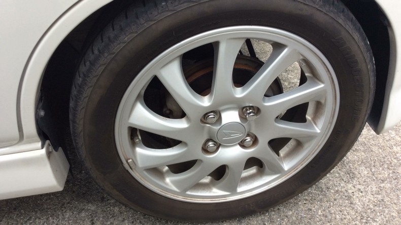 タイヤホイール前