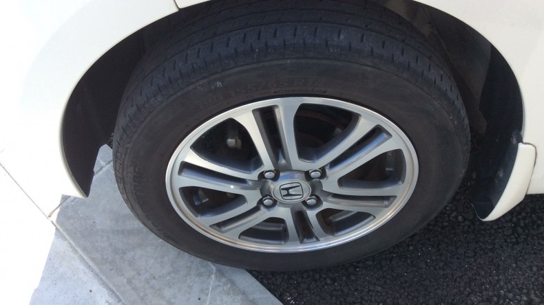 タイヤホイール前