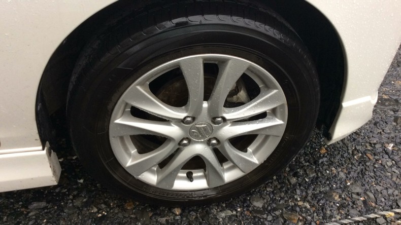 タイヤホイール前