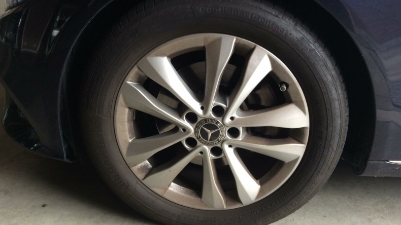 タイヤホイール前