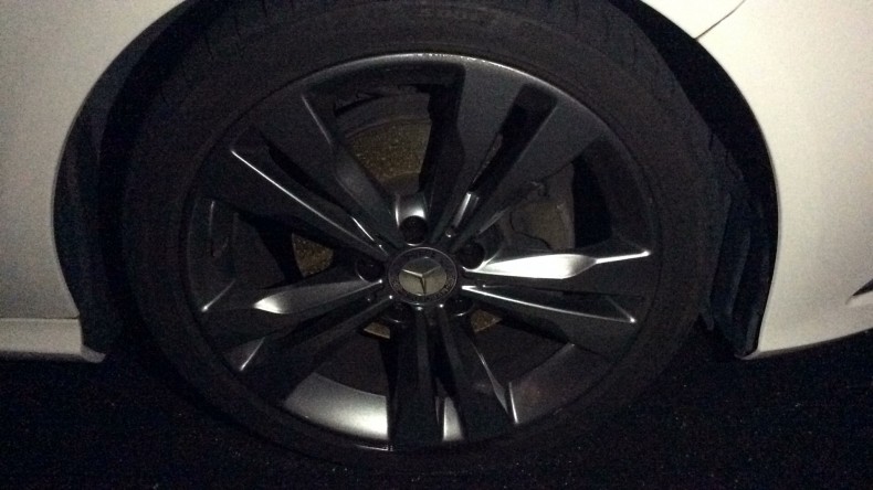 タイヤホイール前