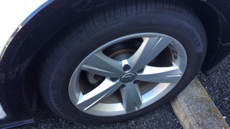 タイヤホイール前