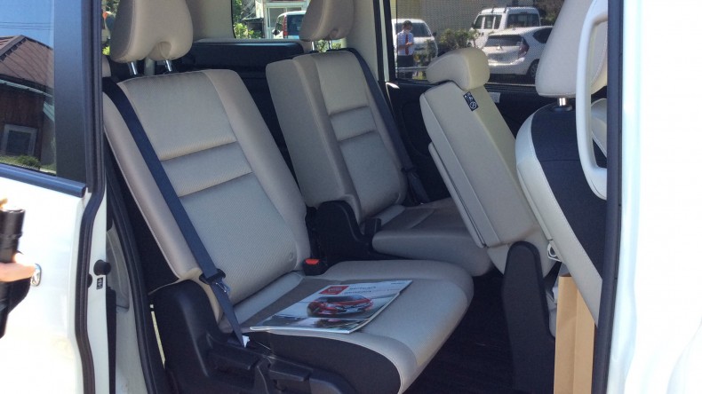 内装後方シート