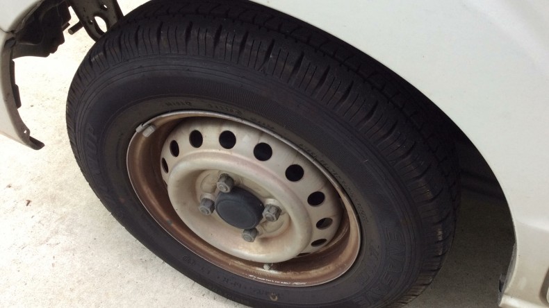 タイヤホイール前