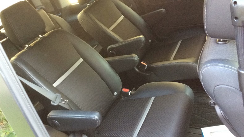 内装後方シート