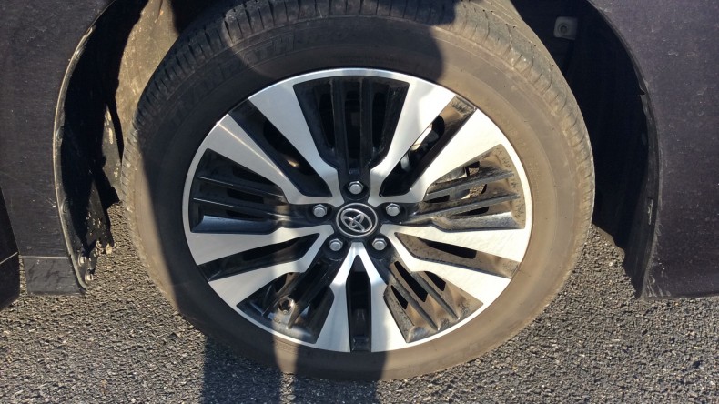 タイヤホイール前