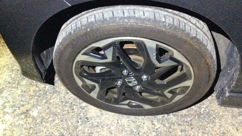 タイヤホイール前