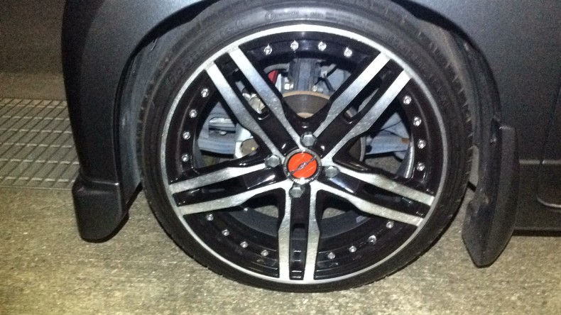 タイヤホイール前