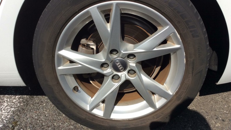 タイヤホイール前