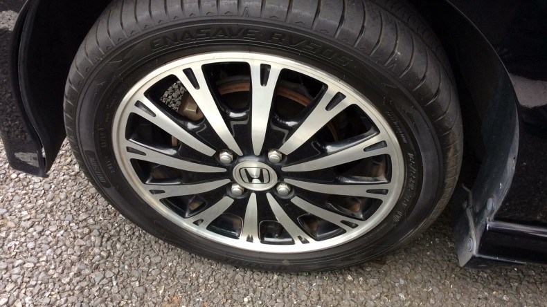 タイヤホイール前