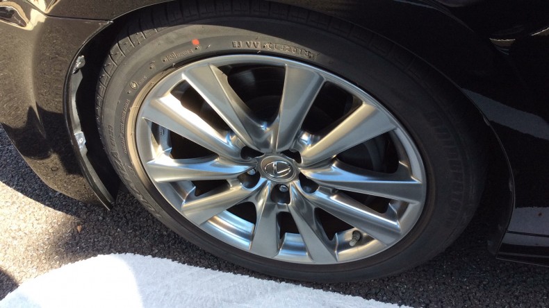 タイヤホイール前