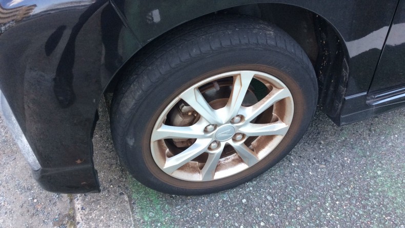 タイヤホイール前