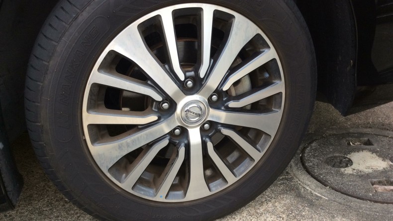 タイヤホイール前