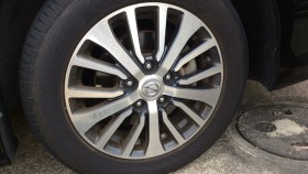 タイヤホイール前