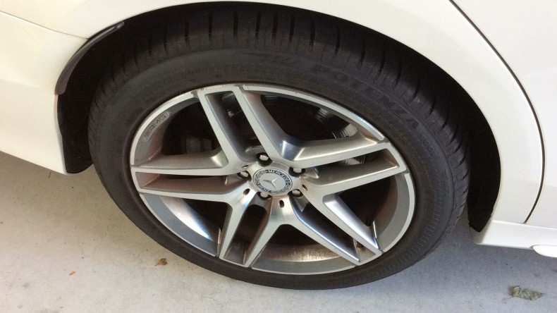 タイヤホイール前